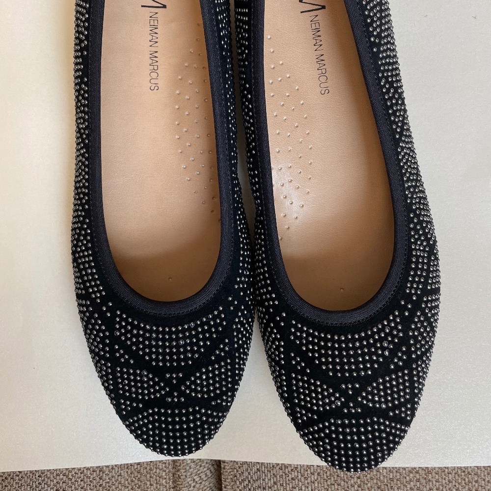 Neiman Marcus Women’s Shoe …Black with round studs